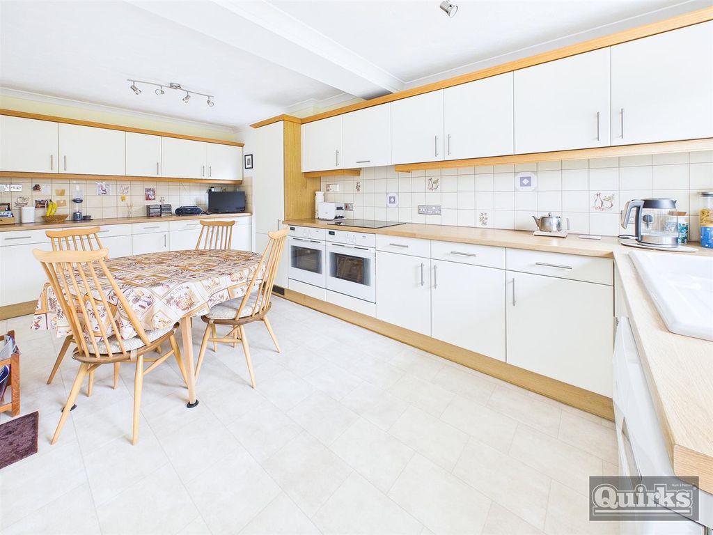 Property photo 2 of 21 Cam02342G0-Pr0165-Still004.Jpg