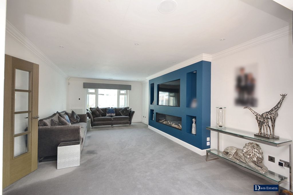 Property photo 2 of 34