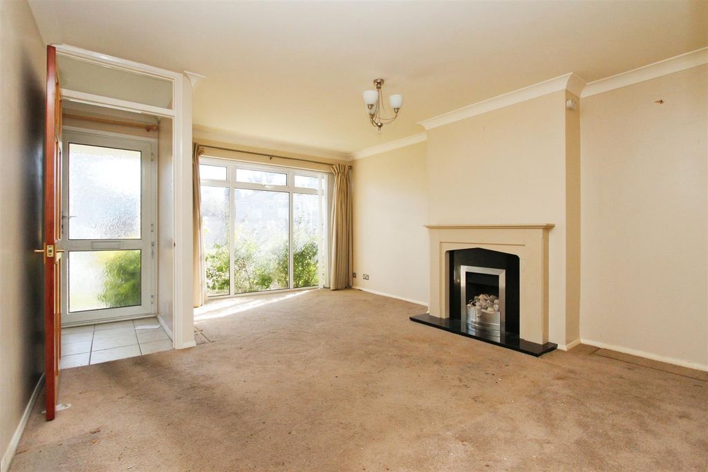 Property photo 2 of 13 Lounge