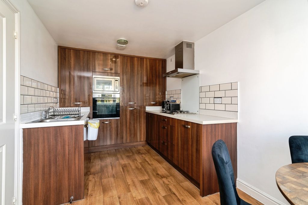 Property photo 3 of 19 Kitchen