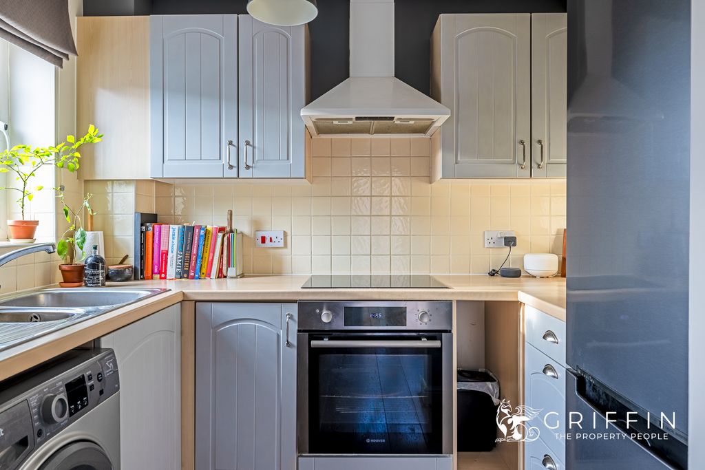 Property photo 3 of 12 Kitchen