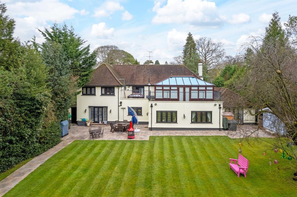 Property photo 2 of 32