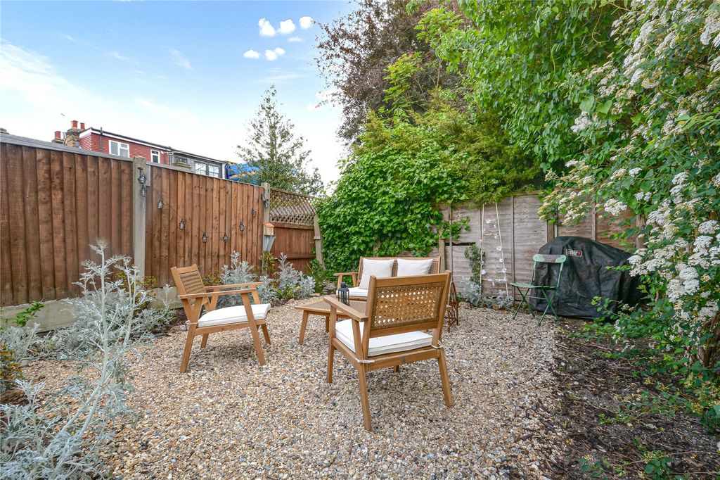 Property photo 2 of 16 Picture No. 13