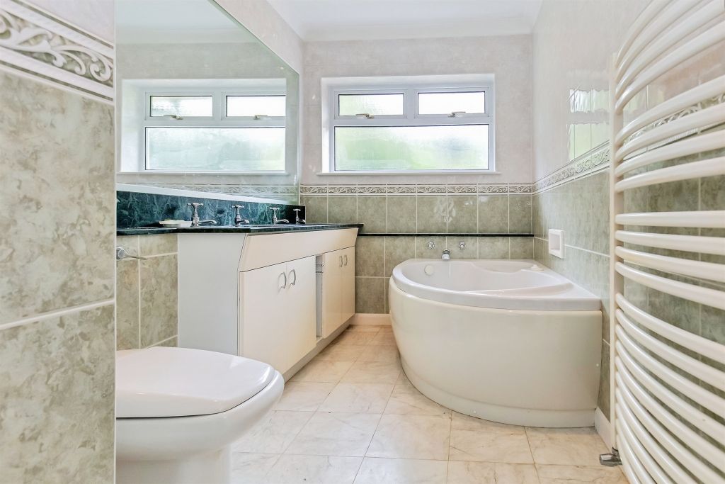 Property photo 3 of 32 En-Suite