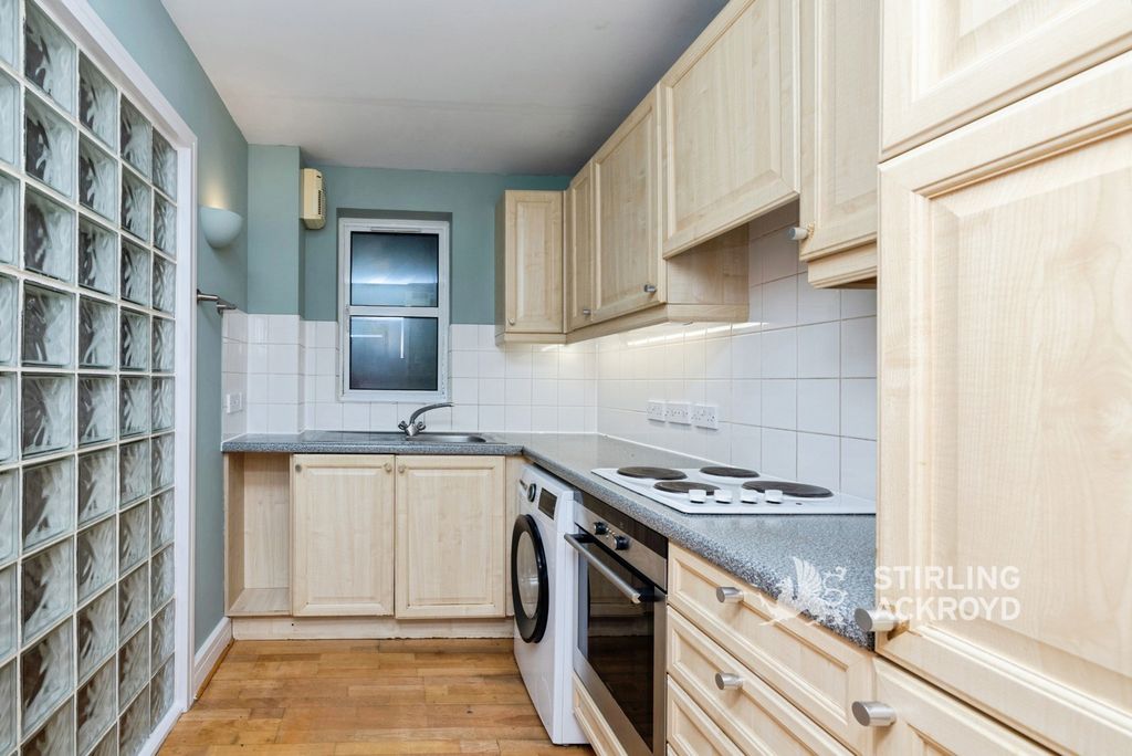 Property photo 2 of 18 Kitchen
