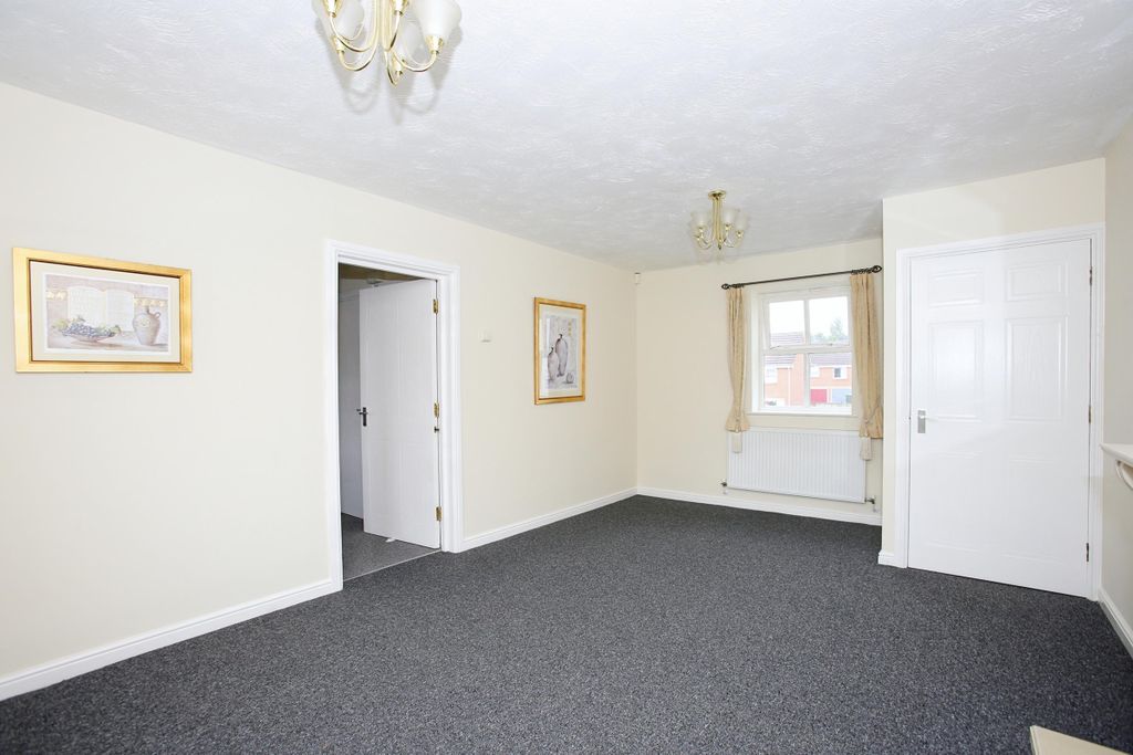 Property photo 3 of 10 Lounge