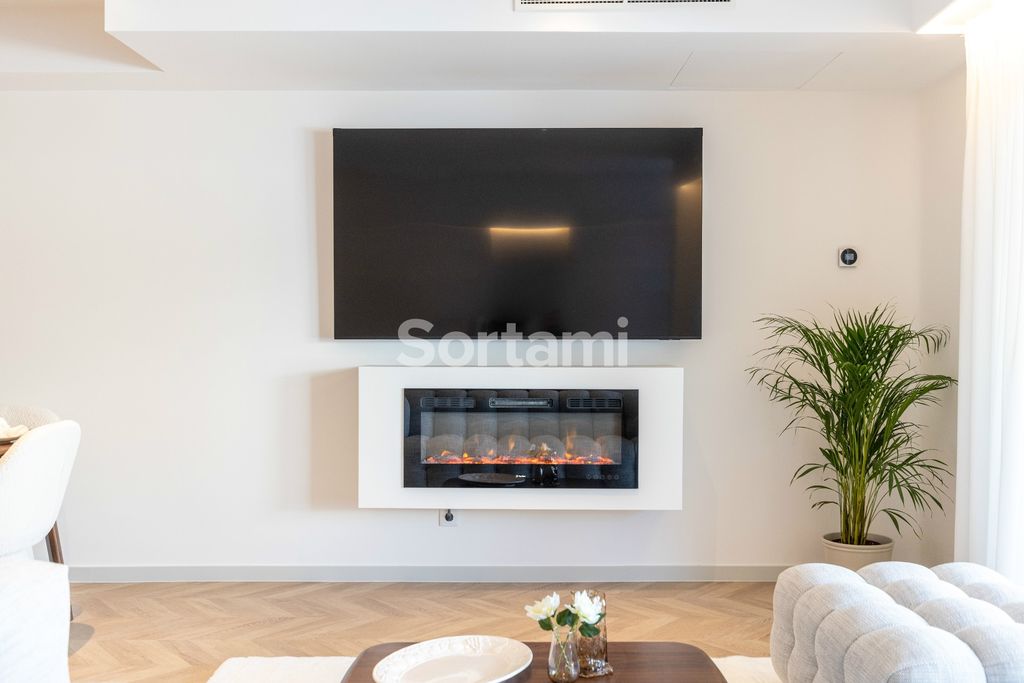 Property photo 3 of 43