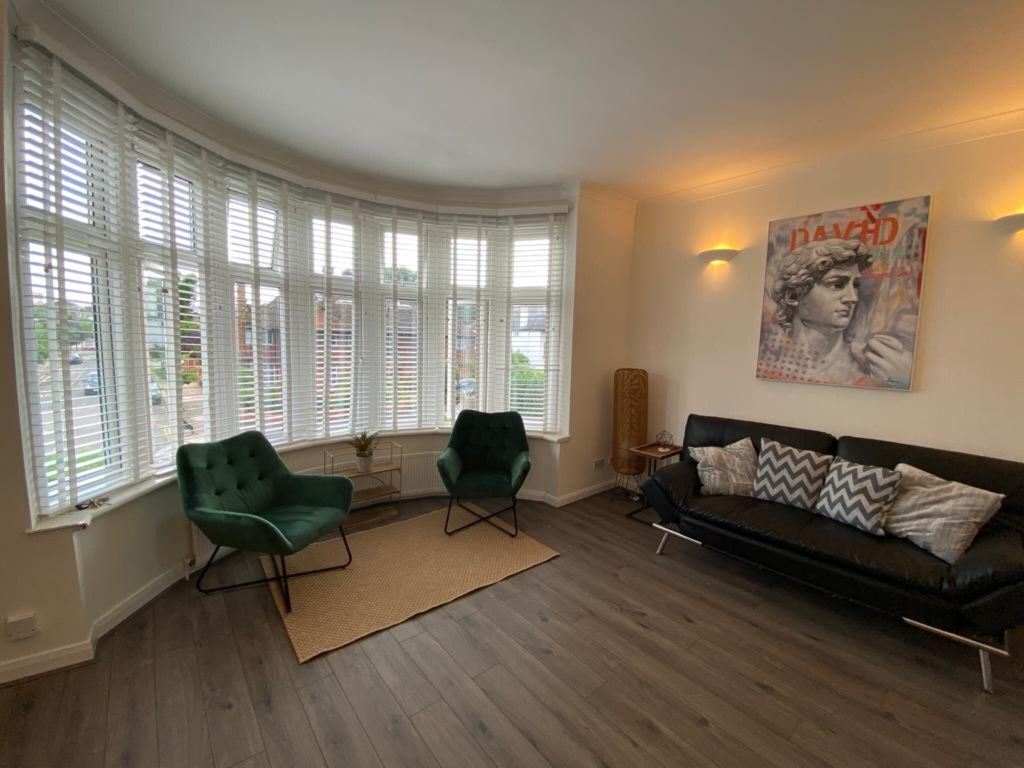 Property photo 1 of 10 Living Room