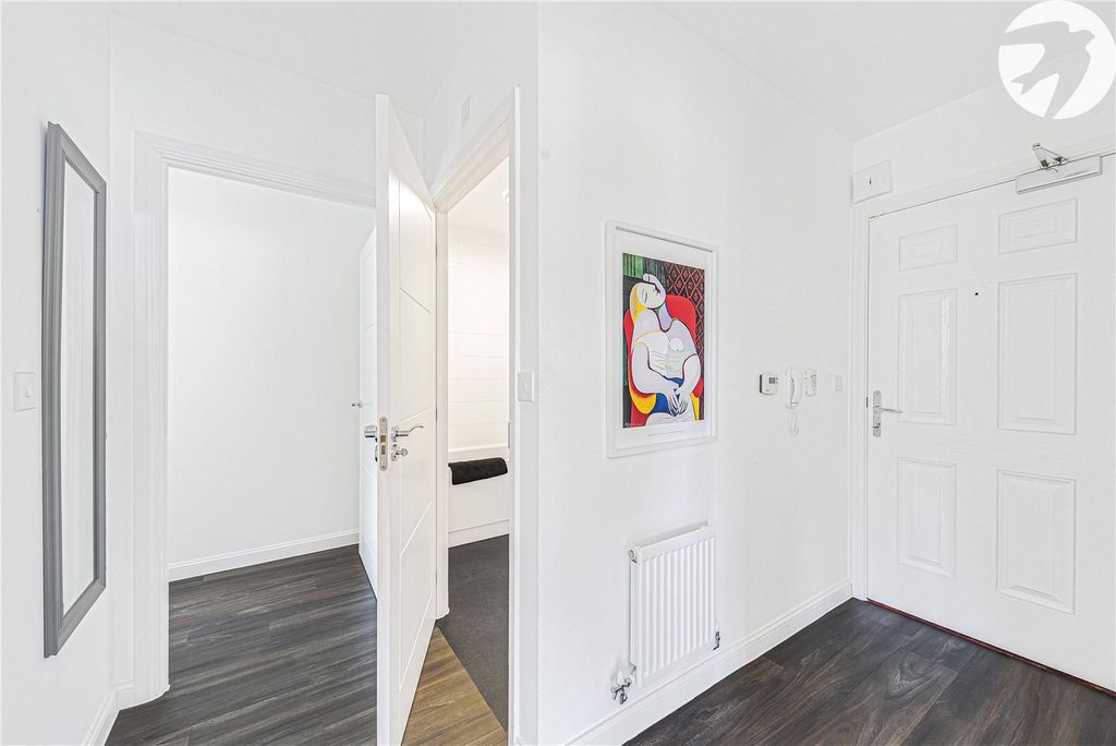 Property photo 2 of 20 Entrance Hall