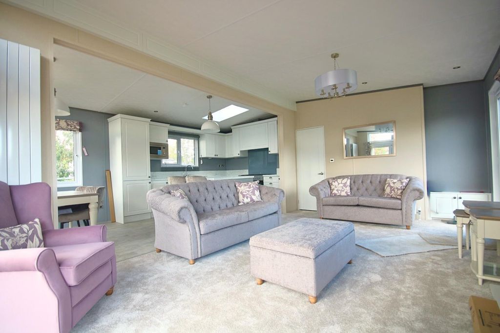 Property photo 2 of 15 liv2 (26).Jpg