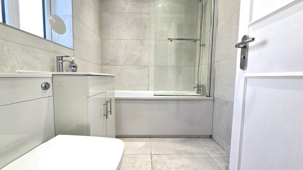 Property photo 3 of 5 1000283260.Jpg