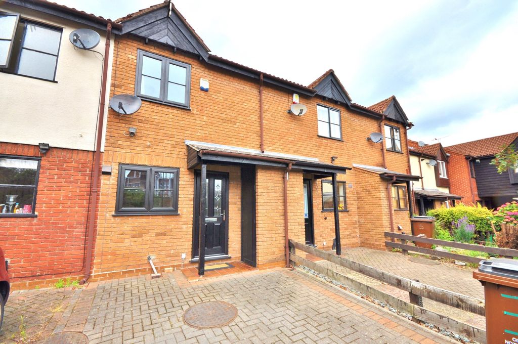 Property photo 1 of 9 Photo 01