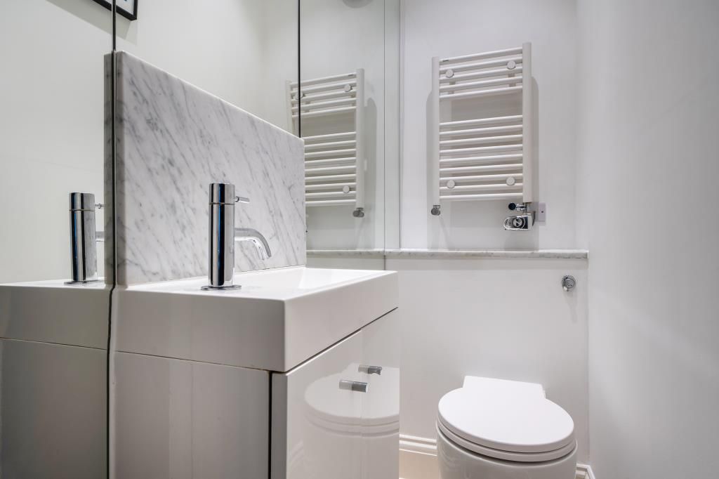 Property photo 2 of 16 Guest Cloakroom