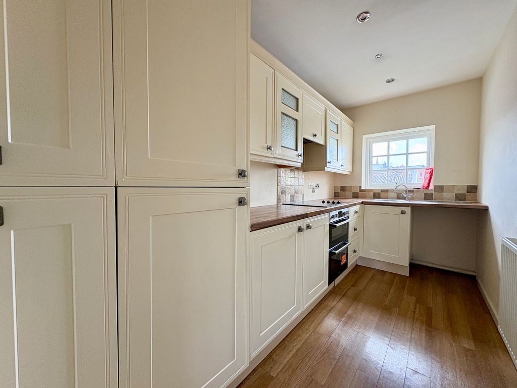 Property photo 3 of 8 Kitchen