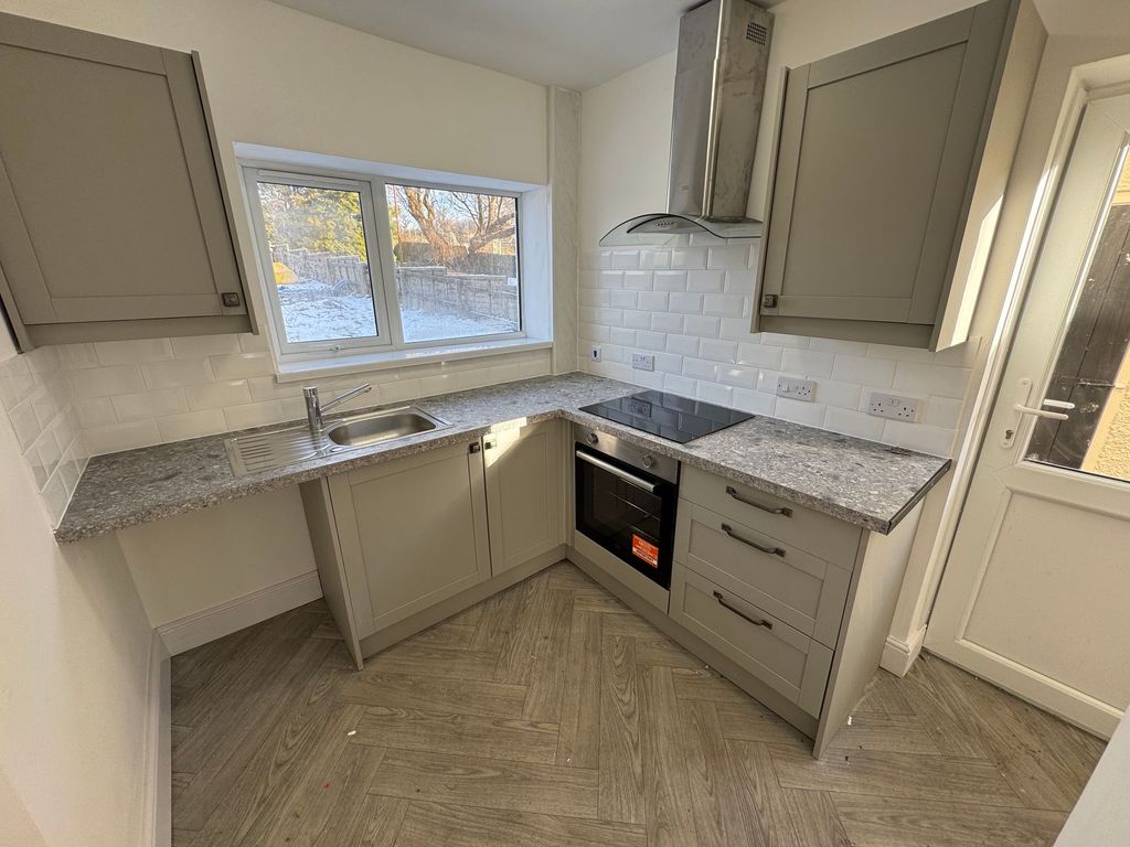 Property photo 2 of 25