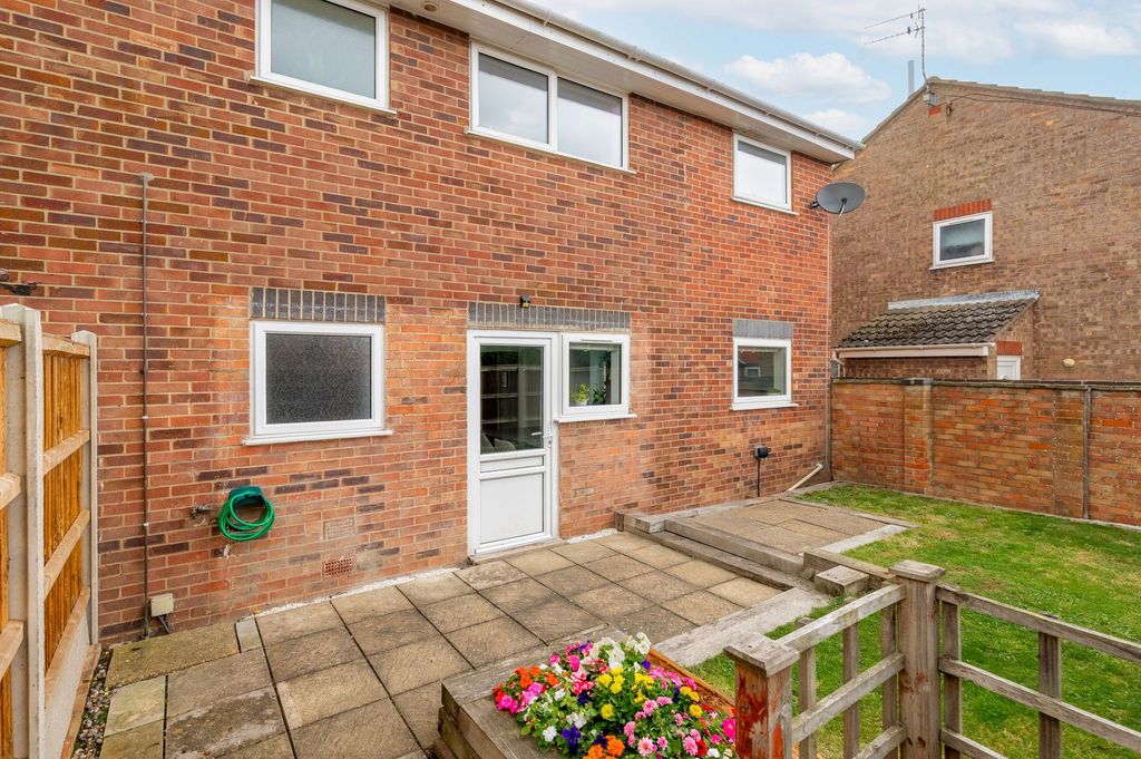 Property photo 2 of 25