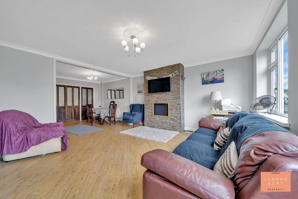 Property photo 2 of 28