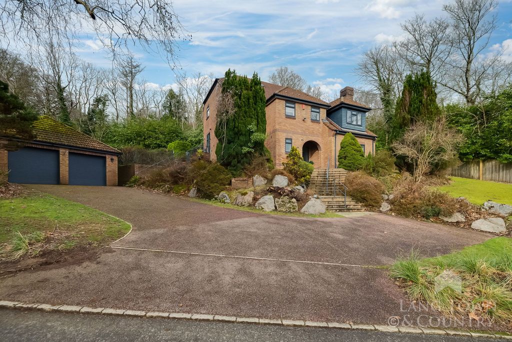 Property photo 1 of 27