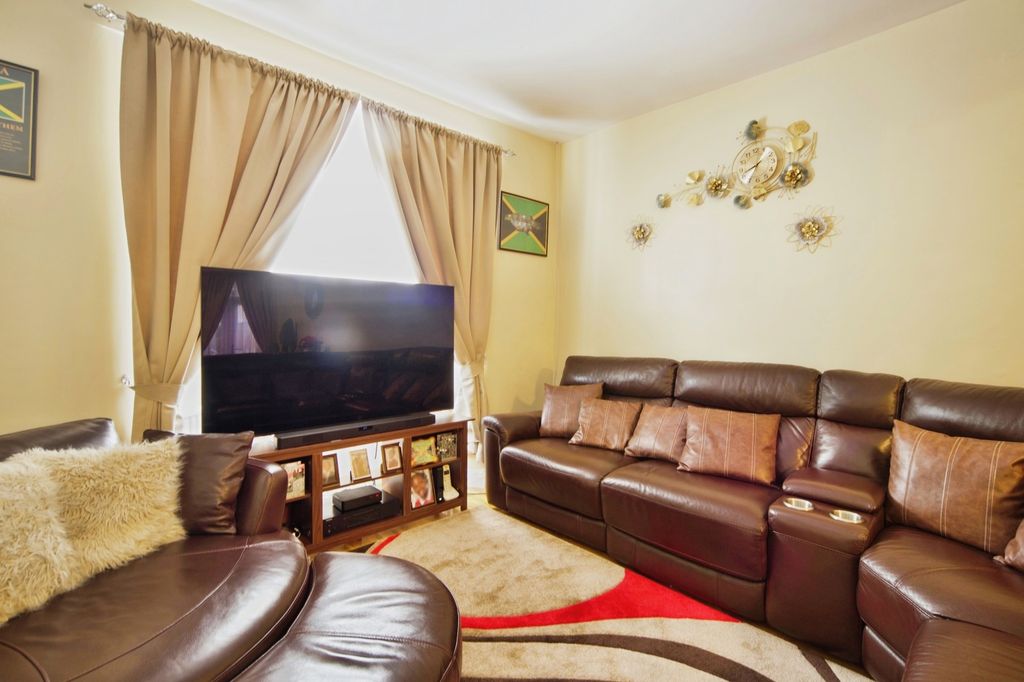 Property photo 2 of 13 Pbox-Img.Jpg