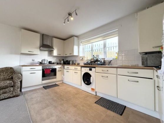 Property photo 2 of 7 Kitchen