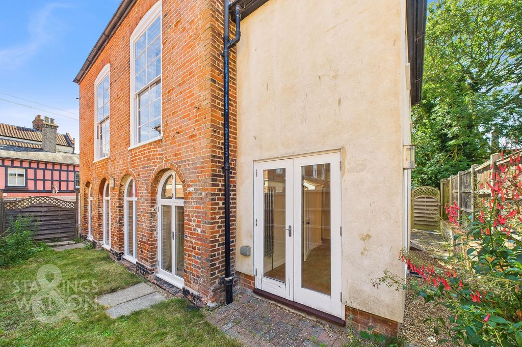 Property photo 1 of 20