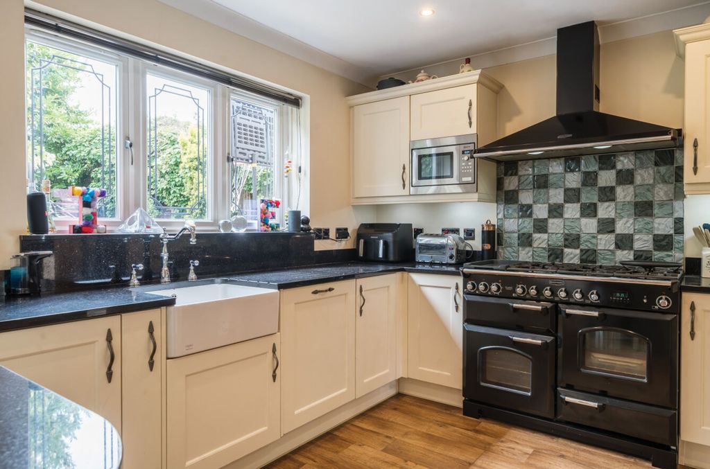 Additional image 5 of 5 bed detached house for saleHoggarth Close, Petersfield GU31