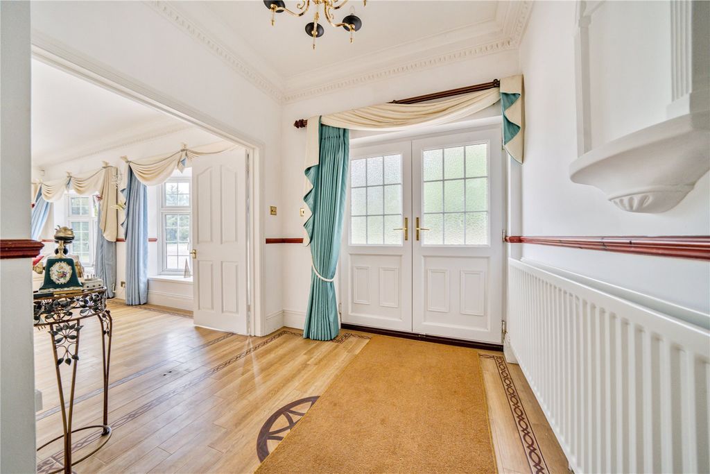 Property photo 2 of 25 Picture No. 12