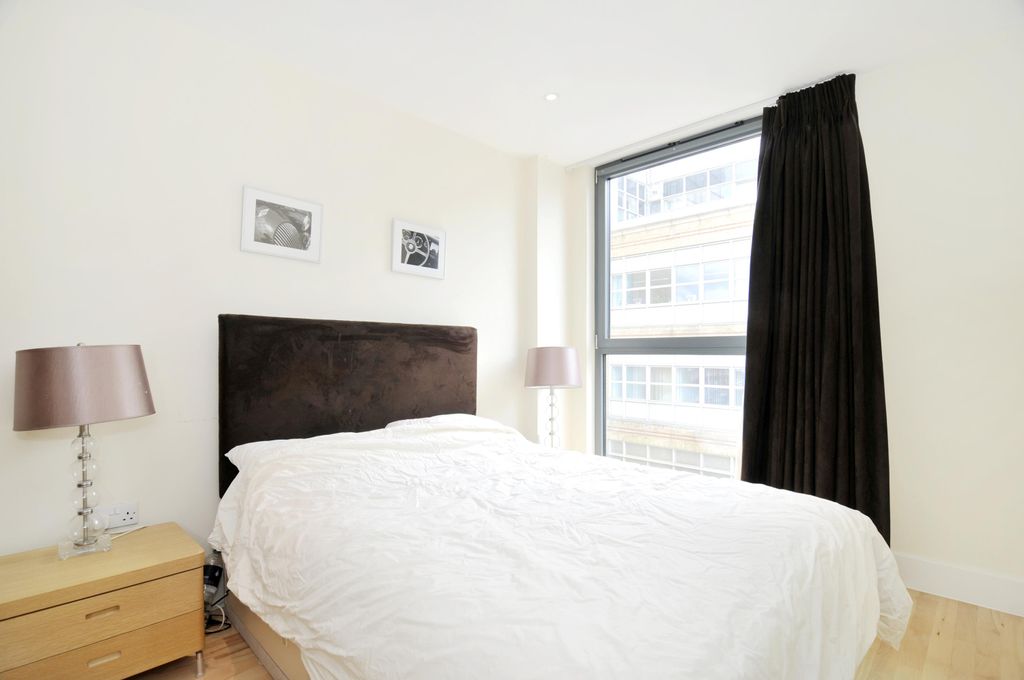 Property photo 3 of 6 Bedroom