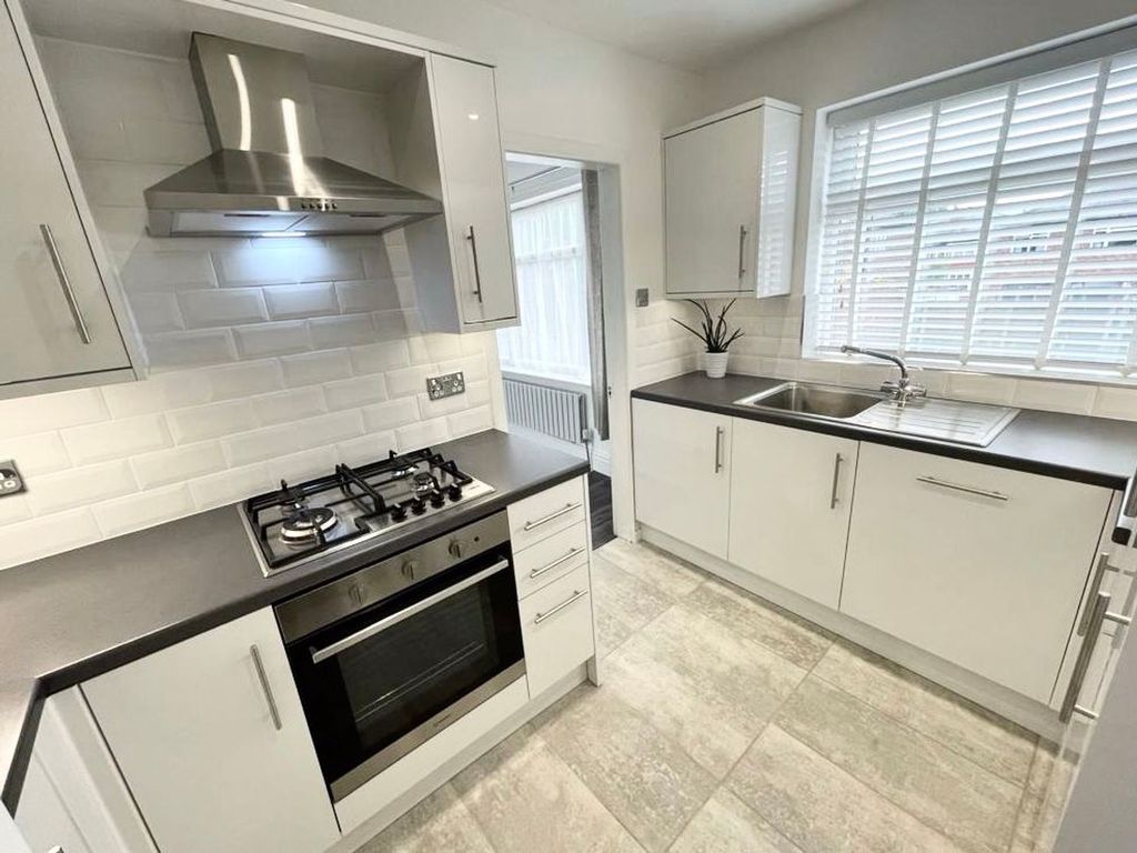 Property photo 3 of 12 Photo 8