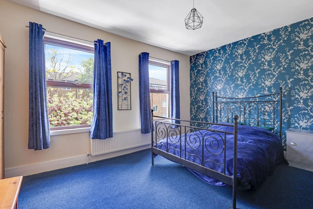 Property photo 2 of 15 08-7507Jhpropworld - 23 Whateley Road - 34-Medium.