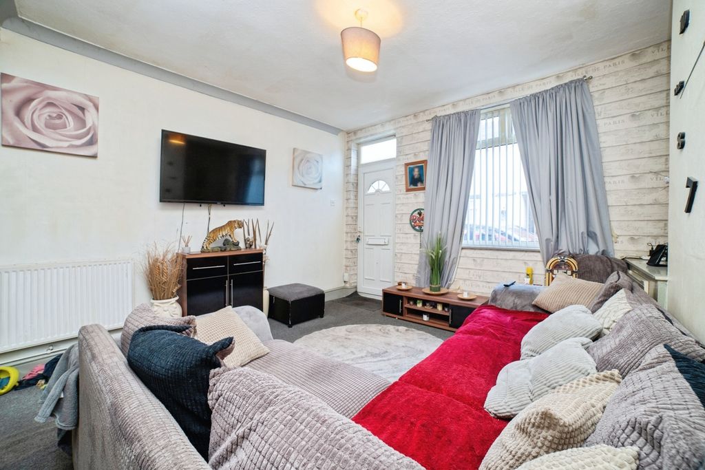 Property photo 3 of 16 Pbox-Img.Jpg