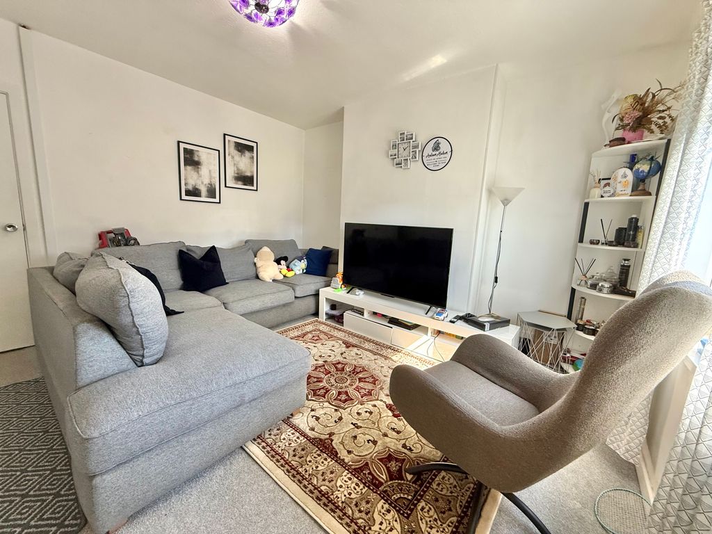 Property photo 2 of 11 Img_1945