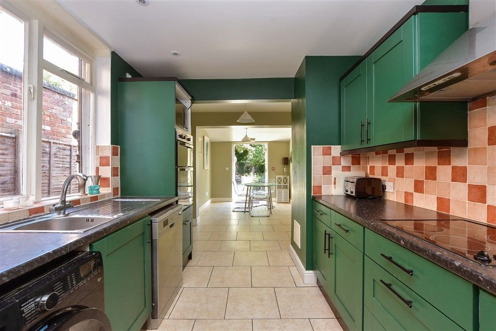 Property photo 3 of 12 Kitchen