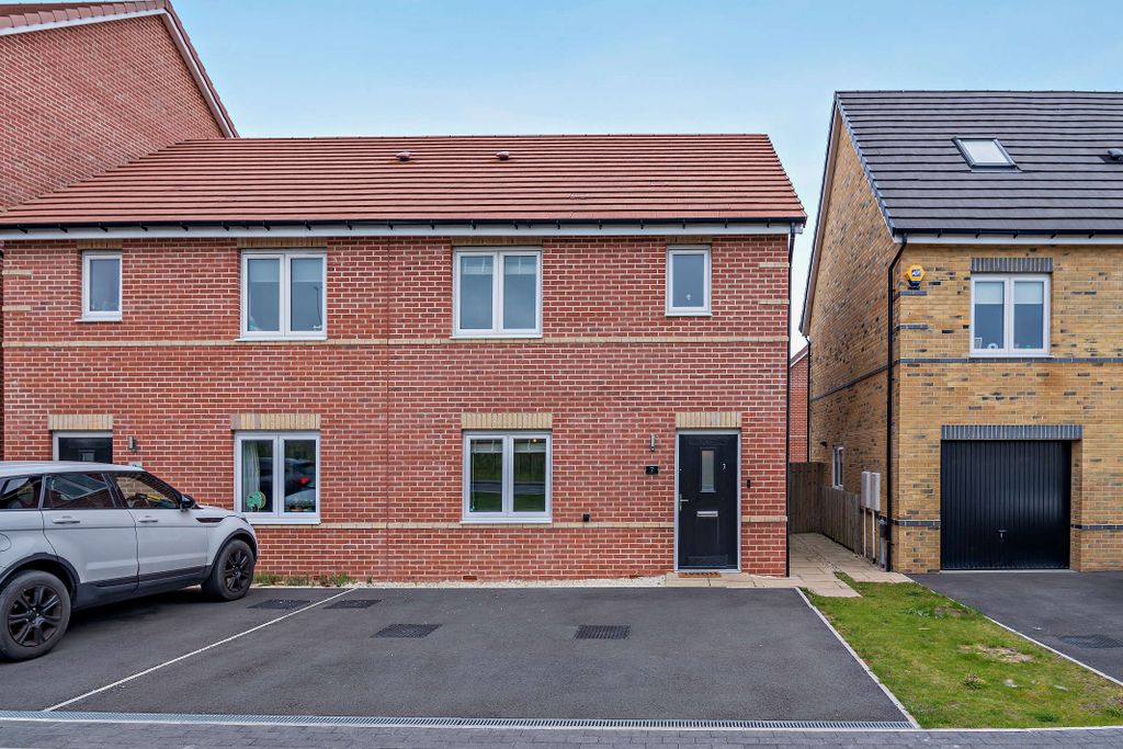 Property photo 1 of 13 Front Aspect