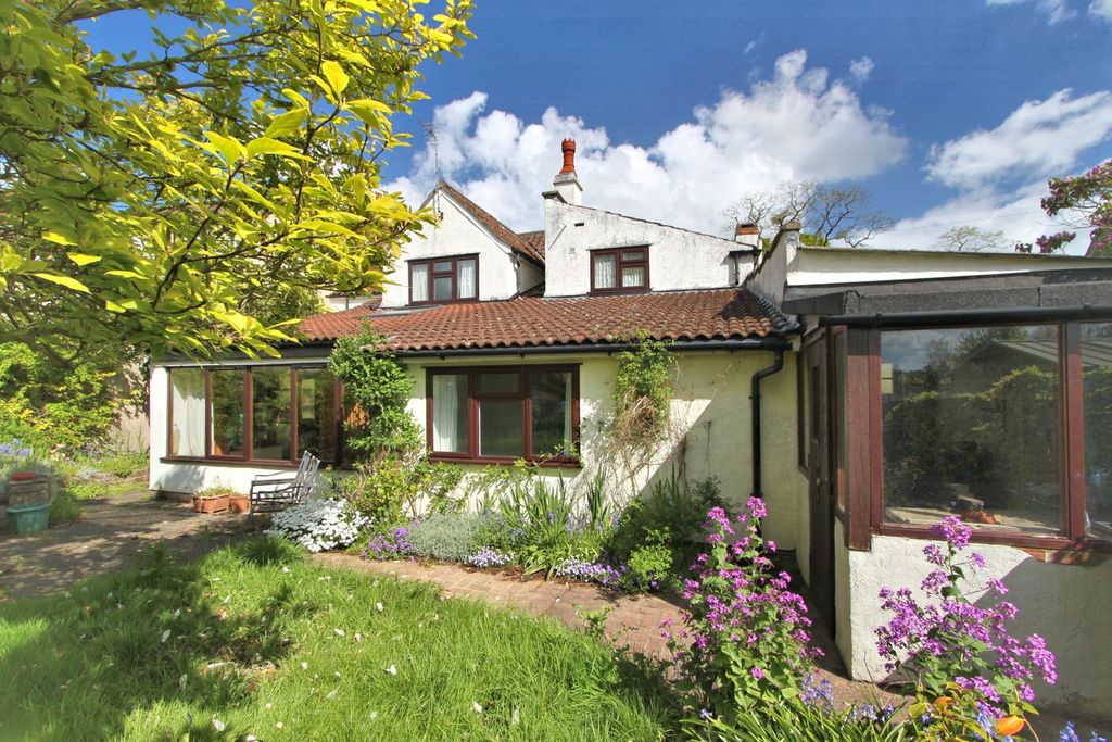 Property photo 2 of 21