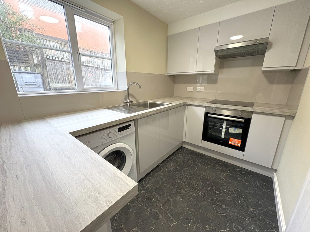 Property photo 2 of 8 Kitchen