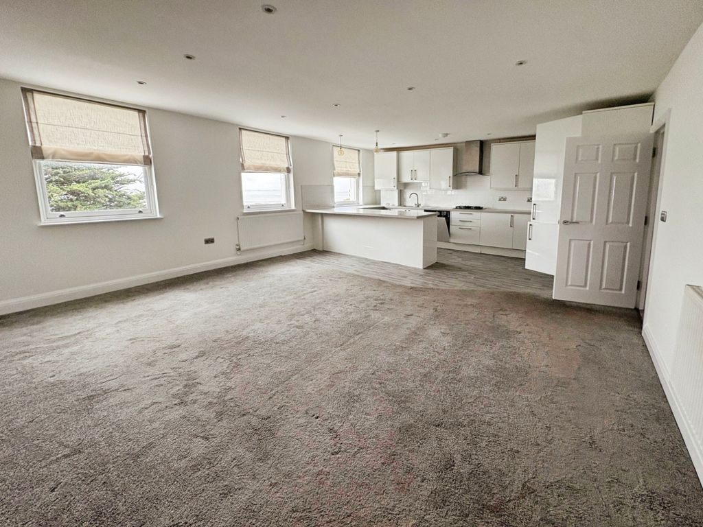 Property photo 2 of 9 Lounge/Kitchen
