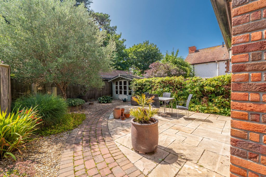 Property photo 2 of 32 4402665