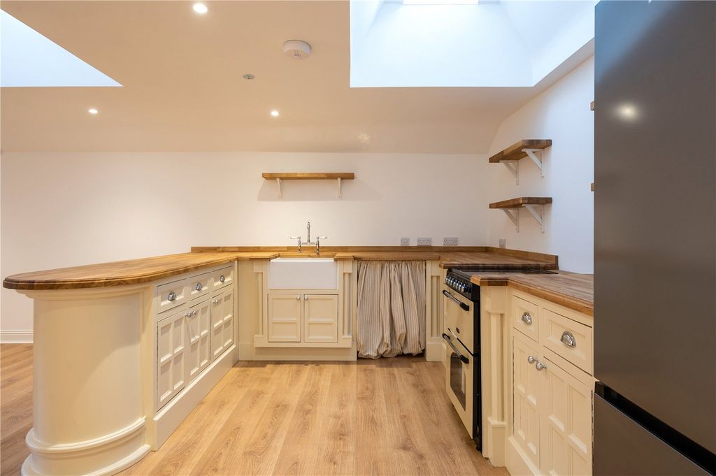 Property photo 2 of 20 Kitchen