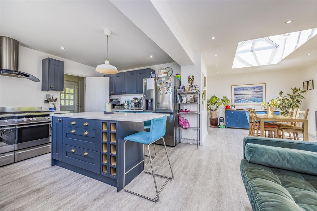 Property photo 2 of 15 Mill Road, Westbourne-Porticomarketing-Nexa-10.Jpg
