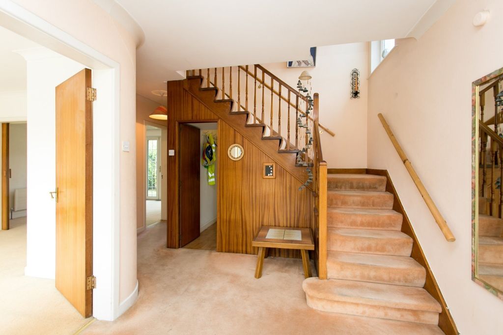 Property photo 2 of 23 Picture No. 12