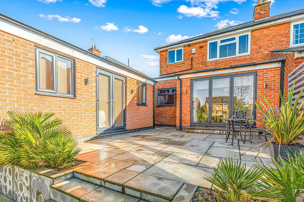 Property photo 2 of 25