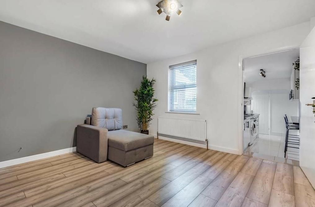 Property photo 2 of 11 2