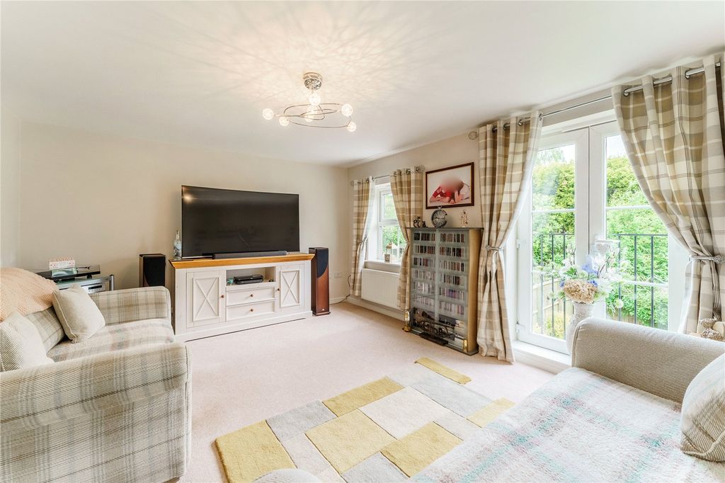 Property photo 3 of 33 Picture No. 12