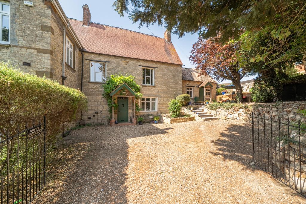 Property photo 1 of 23 5690181
