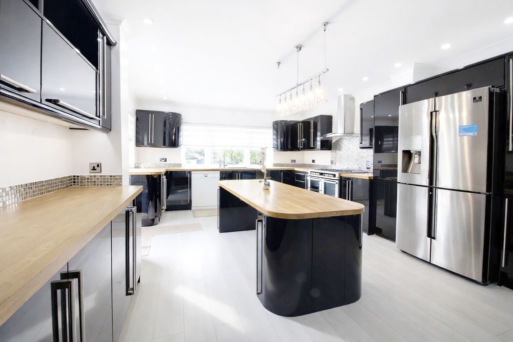 Property photo 3 of 18 Photo 7