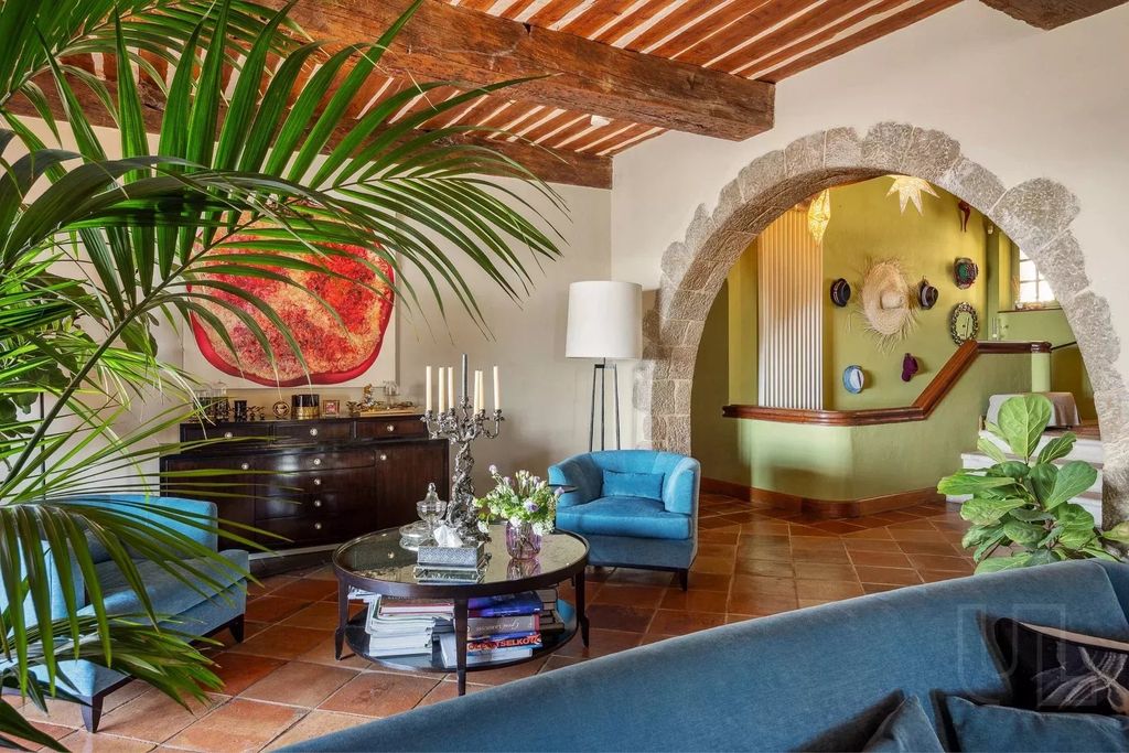 Property photo 3 of 8