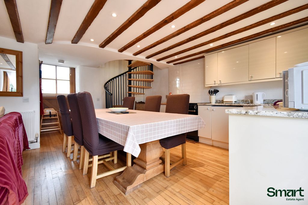 Property photo 2 of 22