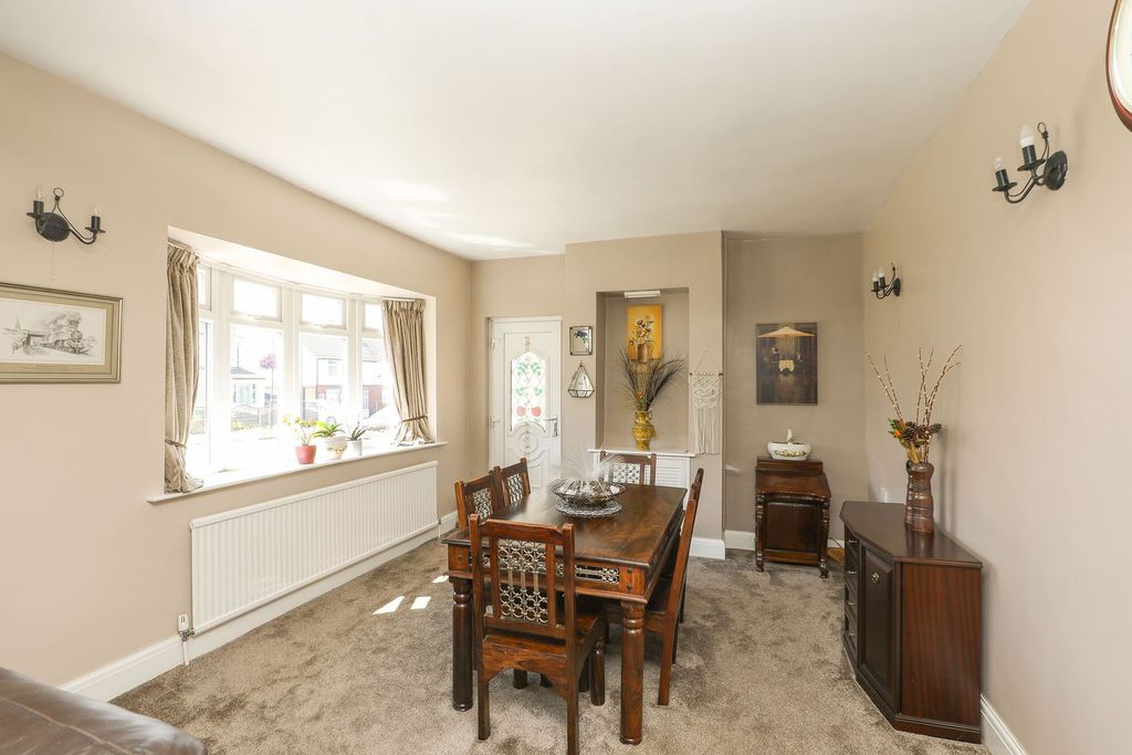 Property photo 3 of 33
