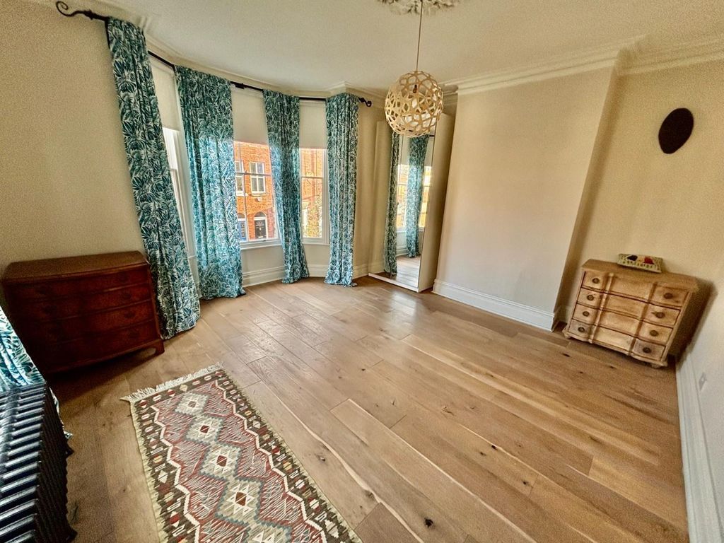 Property photo 2 of 30